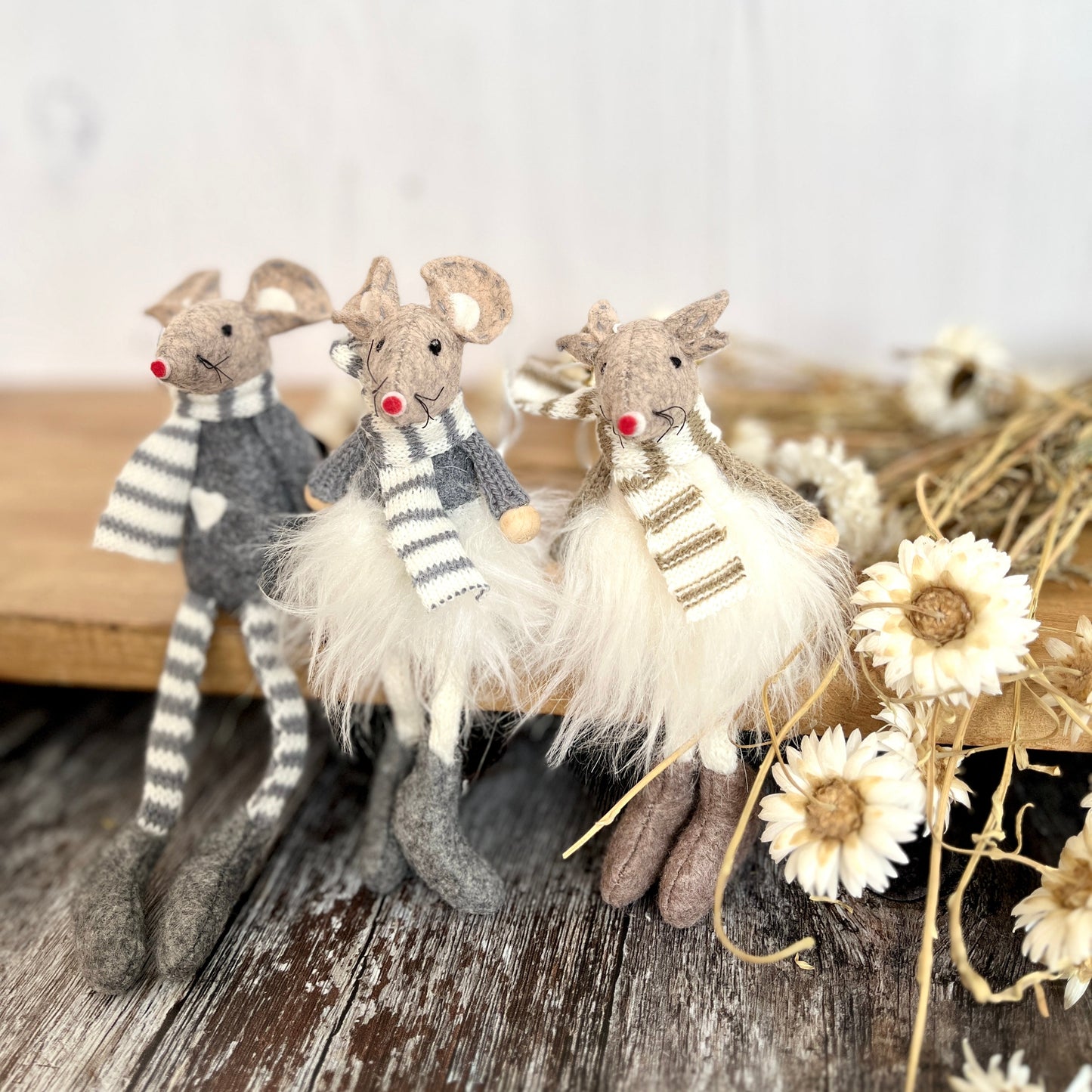 Neutral Felt Dangly Leg Mice Shelf Sitter