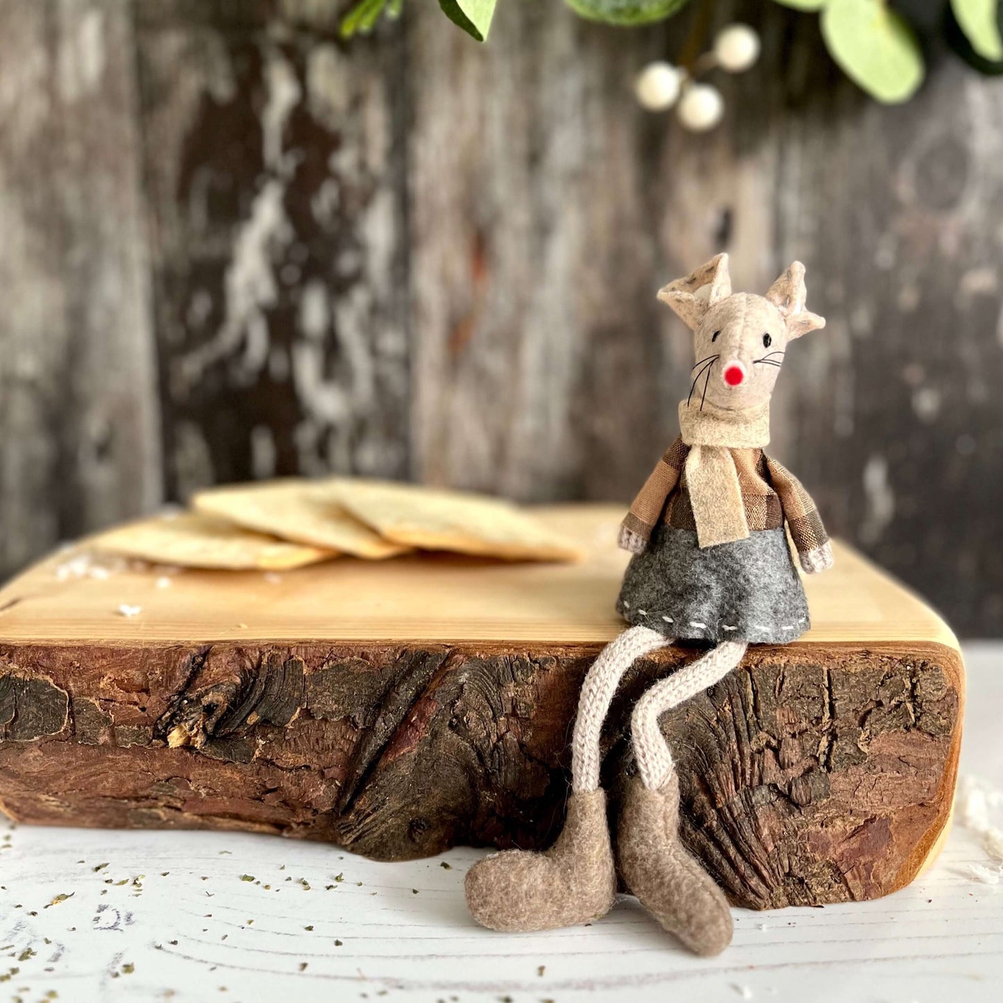 Sitting Mouse Ornament Brown & Grey