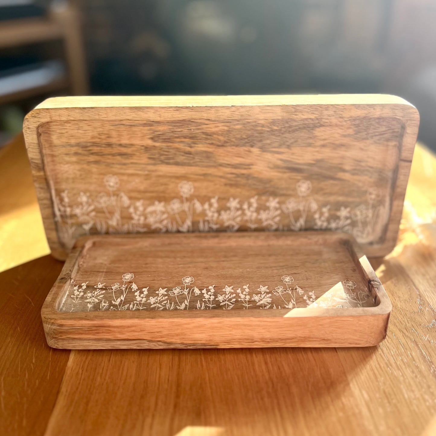 Large Tray Behind Small Tray Plain Display