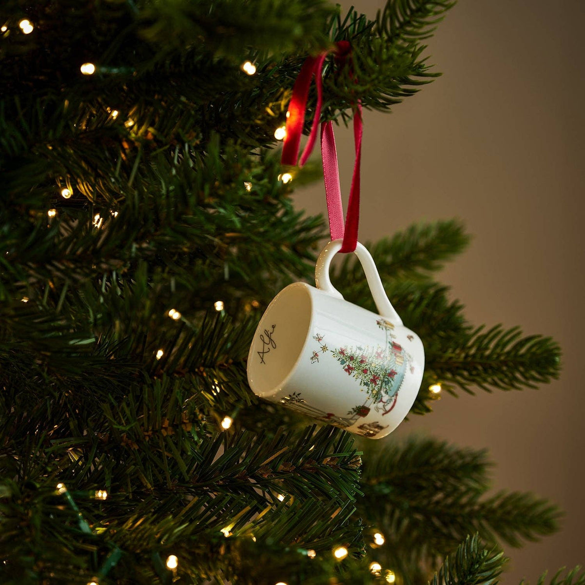 Traditional Christmas Mini Mug Bauble