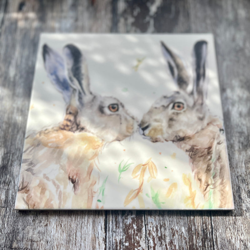 Kissing Hares Ceramic Trivet – Square Heat-Resistant Pot Stand, Rustic Wildlife Kitchen Decor, Countryside Gift