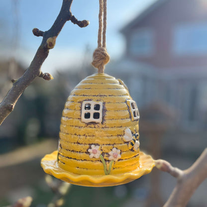 Yellow Beehive Shaped Ceramic Bird Feeder – Charming Garden Accessory for Bird Lovers