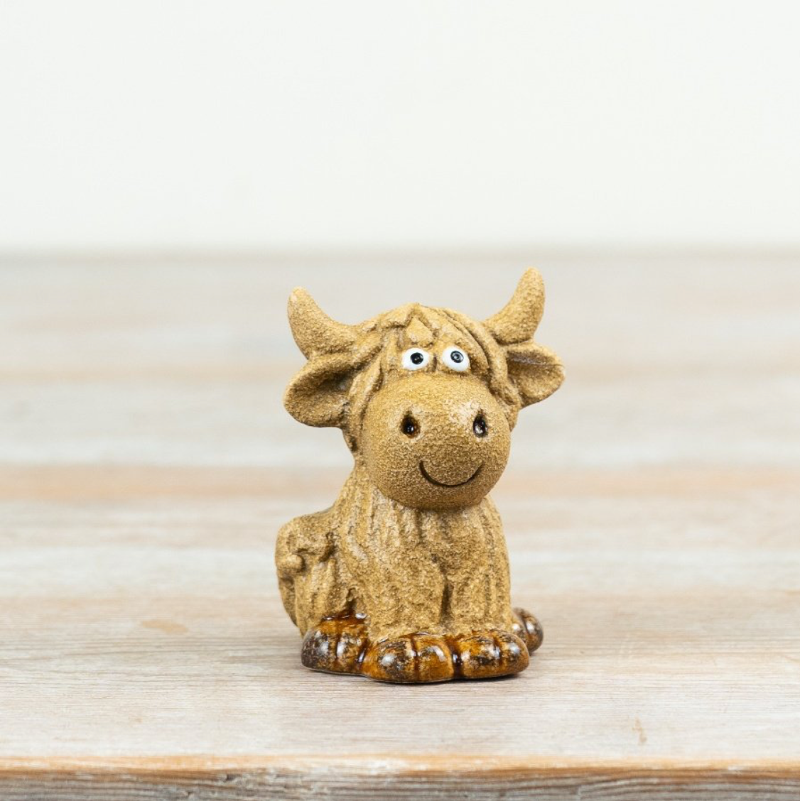 Stoneware Sitting Highland Cow