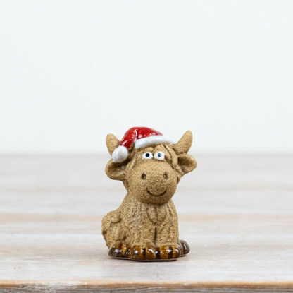 Stoneware Sitting Christmas Highland Cow
