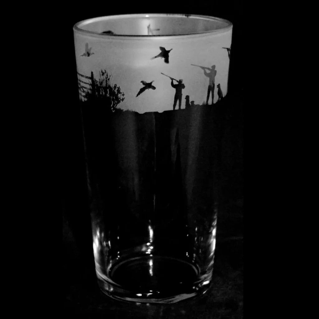 Etched Shoot Scene Pint Beer Glass